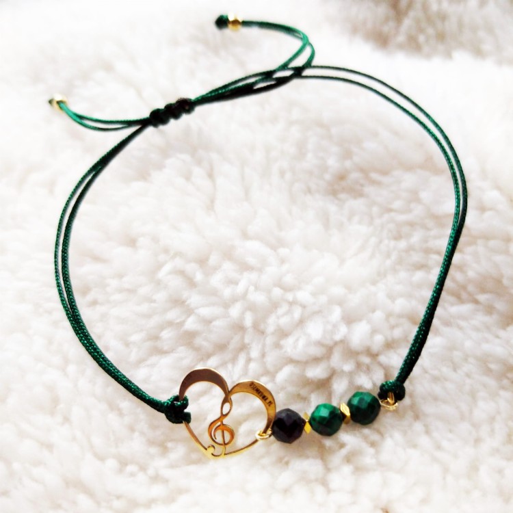Bransoletka muzyczna - Klucz wiolinowy w sercu - Butelkowa zieleń - Bransoletka z malachitem - osemkowa.pl - muzyczna biżuteria