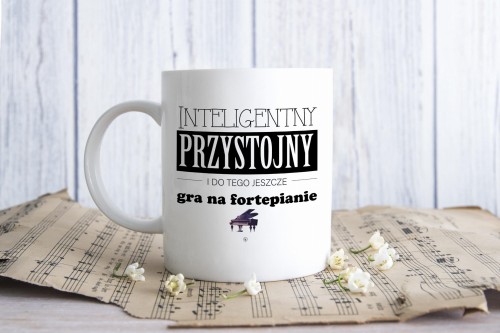Fortepian - Pianino - Inteligentny przystojny gra na fortepianie - Kubek dla muzyka