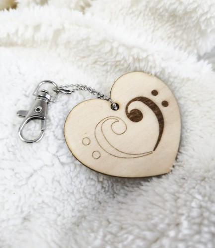 Serce z kluczy basowych - Brelok z drewna - Brelok ze sklejki - Prezent dla muzyka - Prezent na walentynki