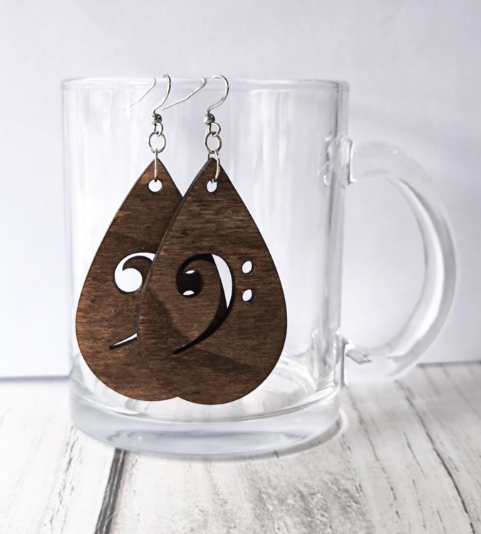 Muzyczne kolczyki - Klucz basowy - Kolczyki z drewna - Muzyczna biżuteria - Kolczyki - osemkowa.pl
