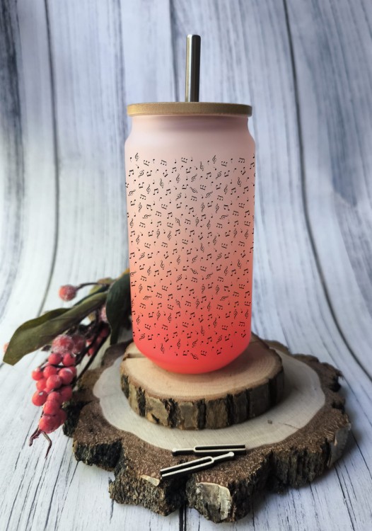 Szklanka szroniona w nutki - Prezent dla muzyka - Z czerwonym gradientem - 550 ml - Metalowa rurka - Szklanka