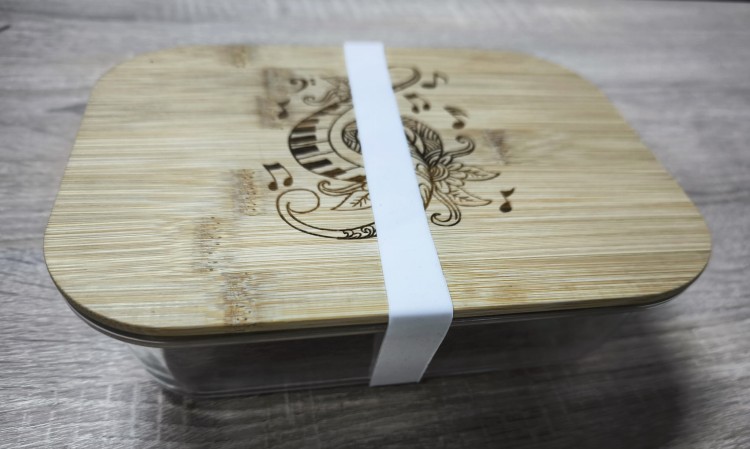 Muzyczny lunbox - Szklany lunchbox z bambusową pokrywką i silikonową opaską - Personalizacja - Prezent dla muzyka - Lunchbox z kluczem wiolinowym