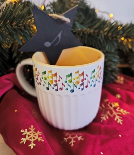 Kolorowe nutki - Prezent dla muzyka - Kubek żebrowany żółty