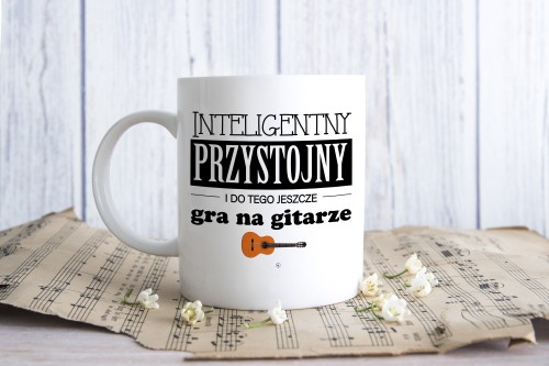 Gitara klasyczna - Inteligentny Przystojny i gra na gitarze - Kubek ceramiczny