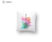 Biała poduszka dekoracyjna z nadrukiem gitary i nut. Muzyczny motyw inspirowany grą na gitarze, idealny jako prezent dla gitarzysty lub miłośnika muzyki.