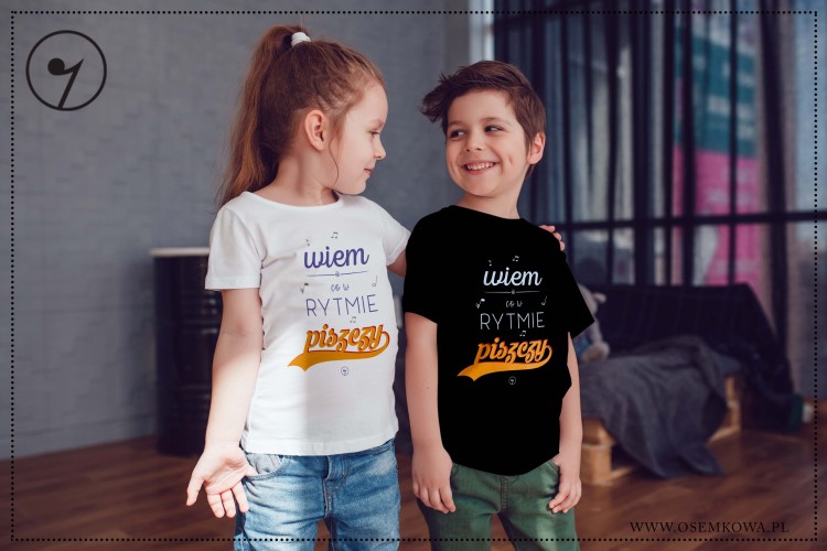 Wiem co w rytmie piszczy Biała i Czarna Koszulka dziecięca GingerCat & Osemkowa.jpg